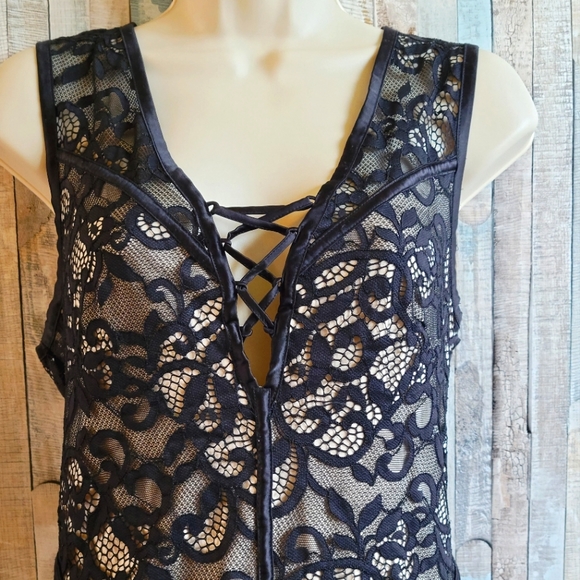 Bebe lace mini dress - Picture 2 of 6